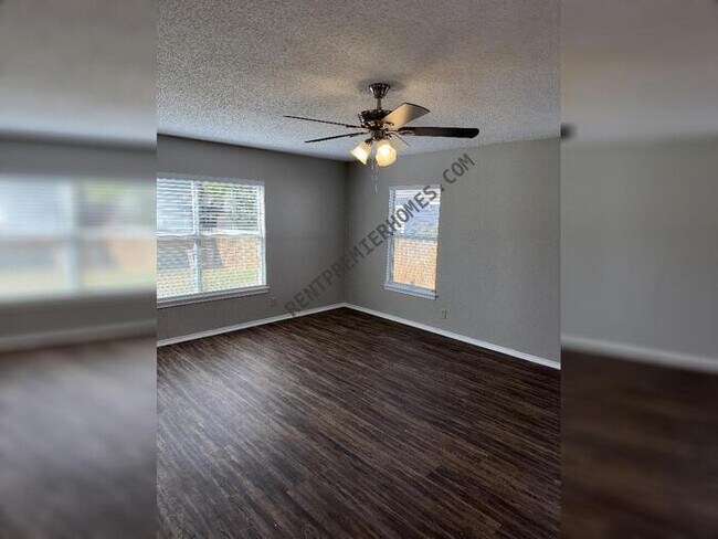 Building Photo - 13019 Woller Creek