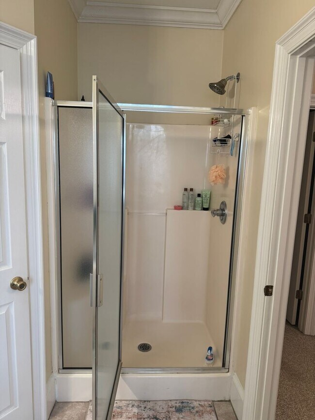 Building Photo - 3BR Beauty on the Eastside!