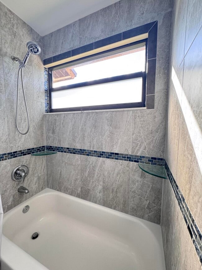 Building Photo - 122 Sherwood Cir