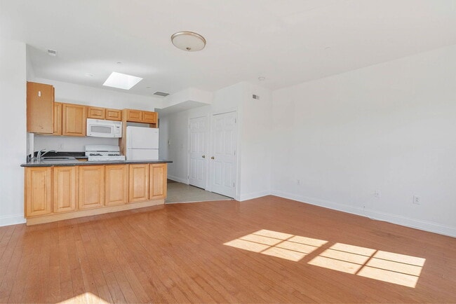 Building Photo - 621 N 33rd St