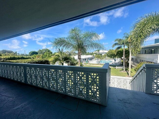 Building Photo - 2170 NE 51st Ct