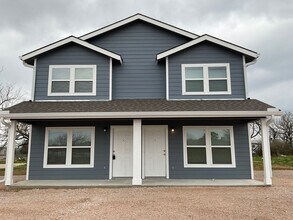 Building Photo - **Move in Special**Available Now!! Beautif...