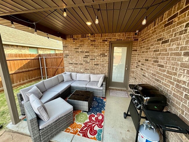 Building Photo - Furnished Rental - Minimum of 30 day stay