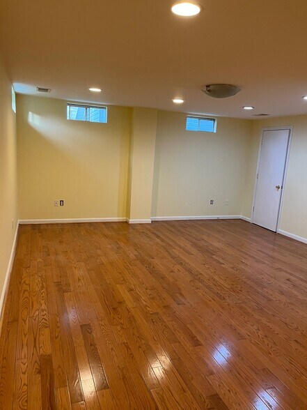 Building Photo - 11219 Potomac Oaks Dr