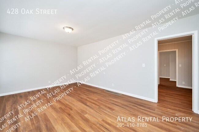 Building Photo - 428 Oak St