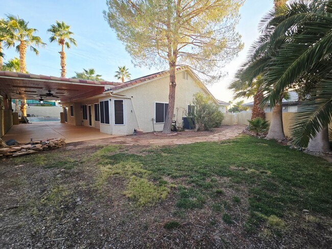 Building Photo - BEAUTIFUL 3BD/2BA WITH MANY UPGRADES!