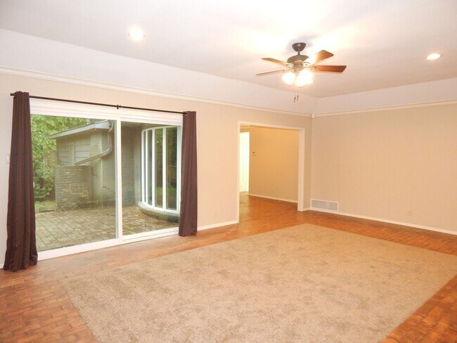 Building Photo - Spacious 3 Bedroom, 2 Bath Duplex in Tyler!