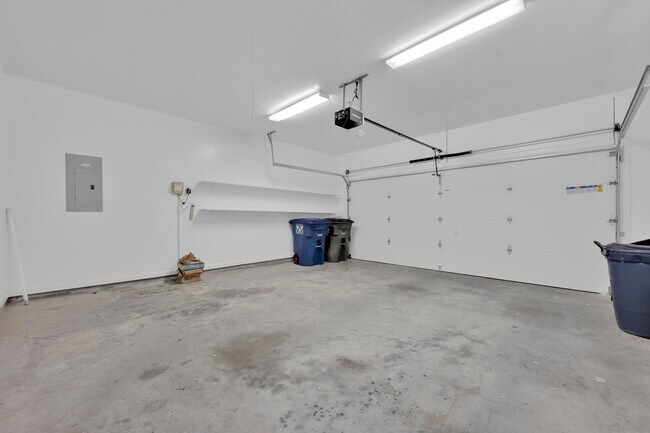 Building Photo - 310 Willow Crest Ln