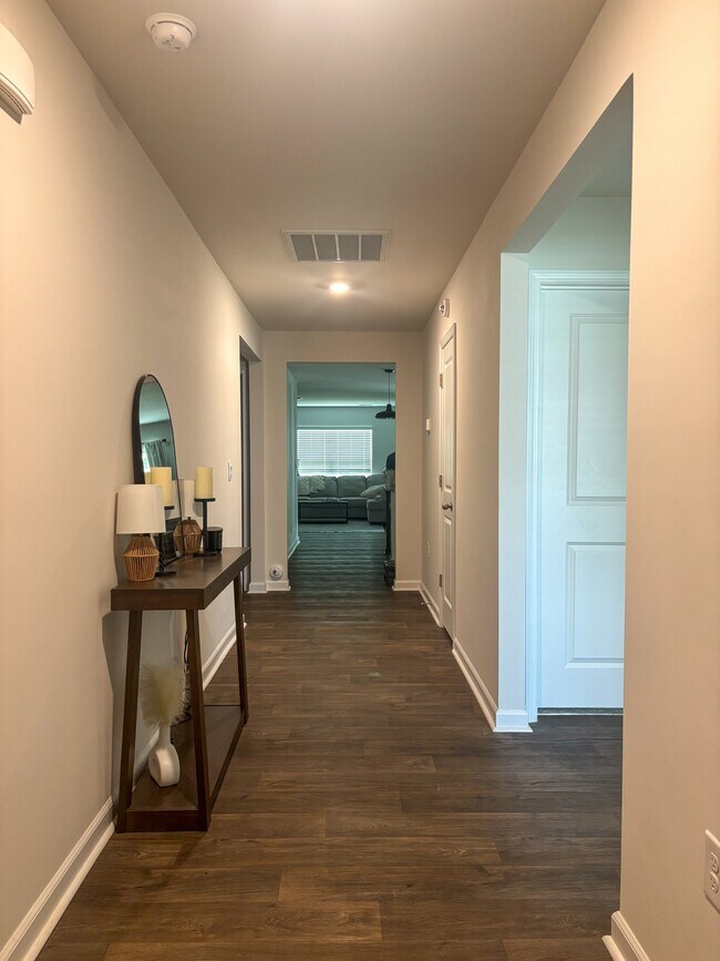 Building Photo - 50 Horatio Ln