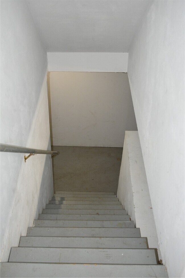 Building Photo - 16407 Westglen Farms Dr