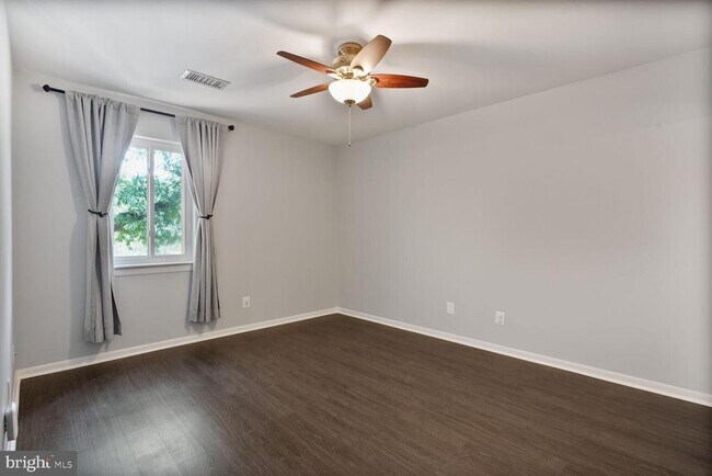 Building Photo - 11820 Breton Ct
