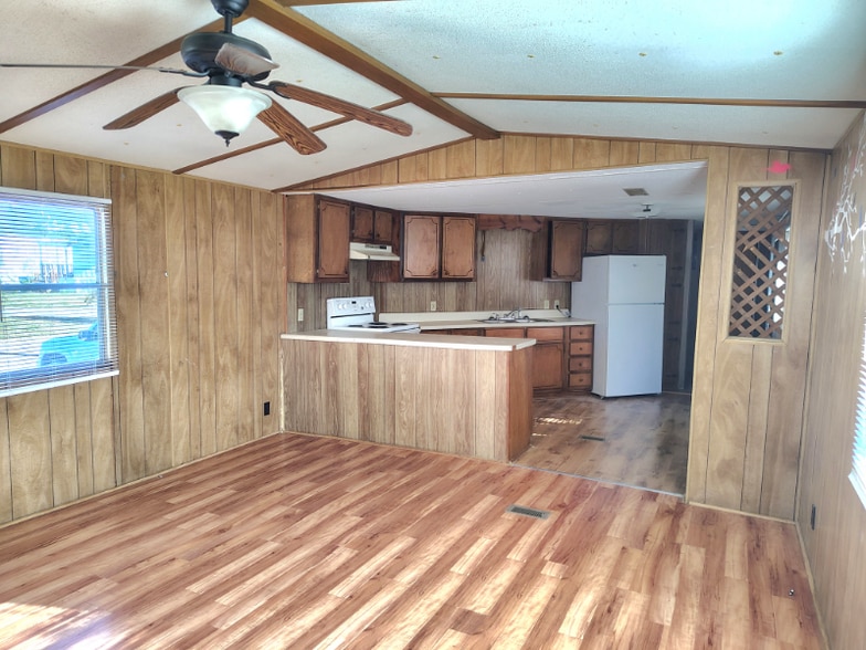 Primary Photo - 1033 MS-182