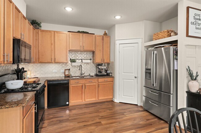 Building Photo - 2505 Bernadino Dr