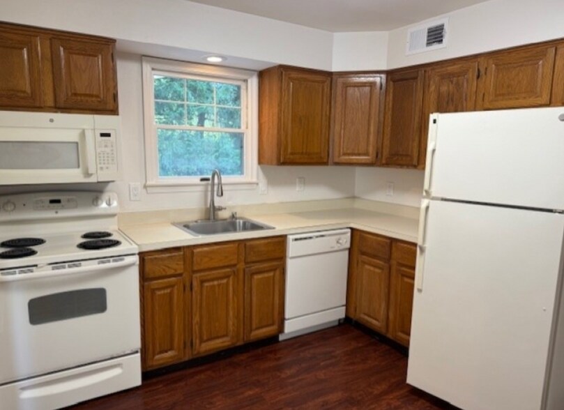 Building Photo - 168 Smithfield Ct