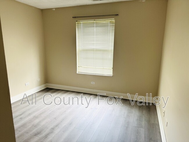 Building Photo - 2028 N Rand Rd