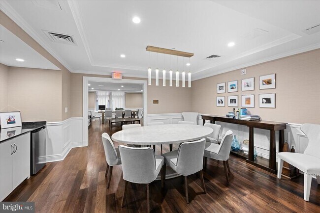 Building Photo - 4915 Hampden Ln