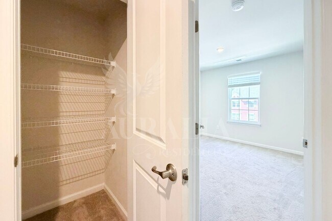 Building Photo - 428 Cross Country Way