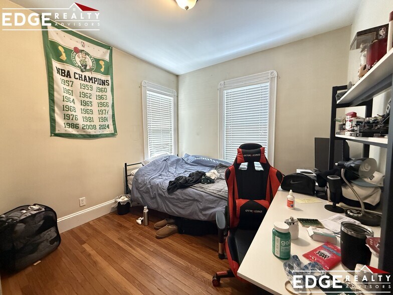 Building Photo - 91 Surrey St