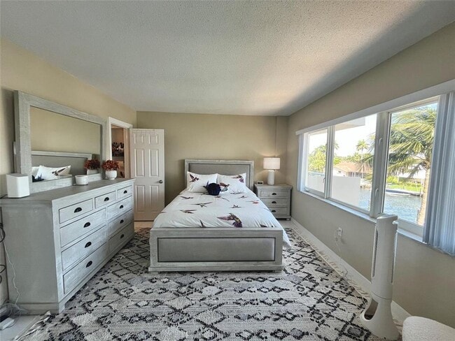 Building Photo - 140 NE 28th Ave