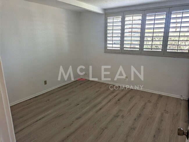 Building Photo - 2737 E Plaimor Ave