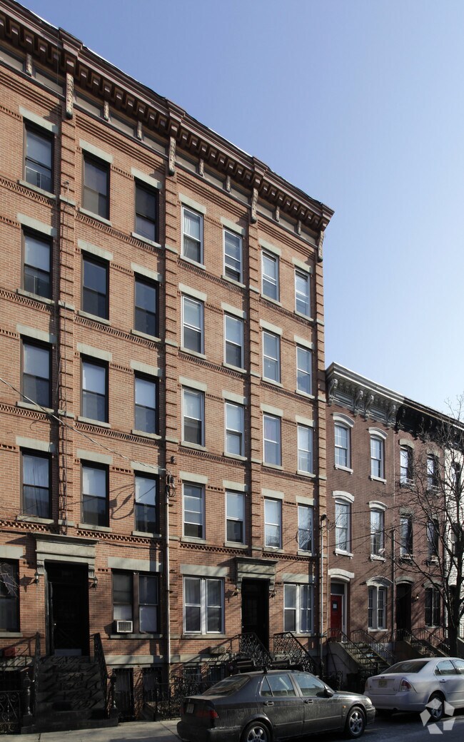 Building Photo - 915 Garden St