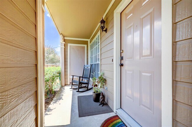 Building Photo - 1860 White Oak Dr