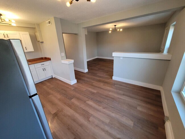 Building Photo - Sewanee (1105)