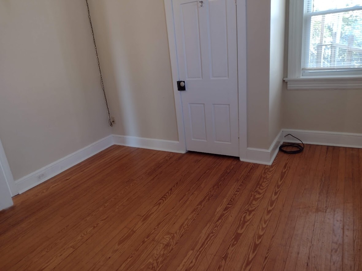 Middle bedroom - 441 W Lemon St