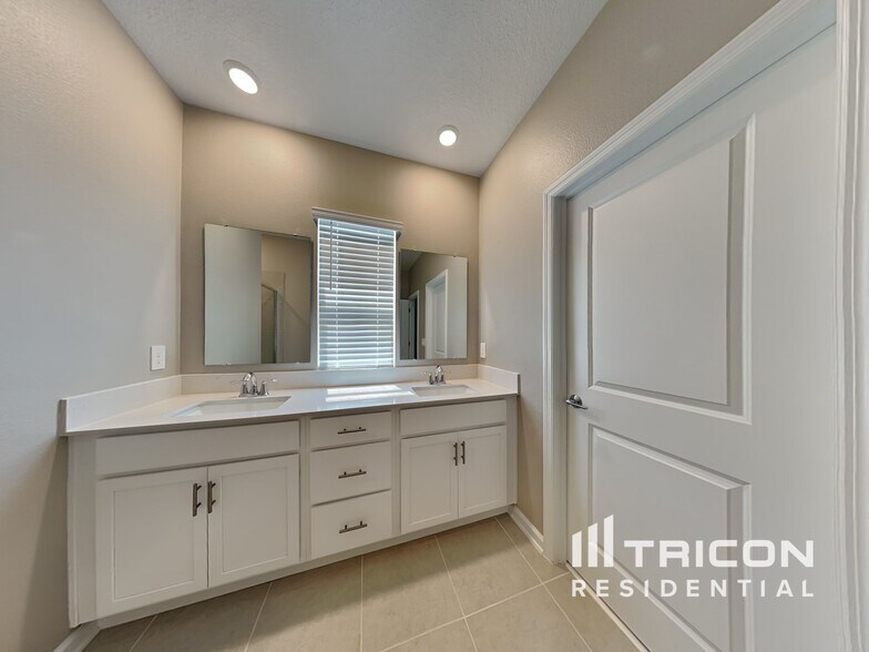Building Photo - 1818 Rider Rain Ln