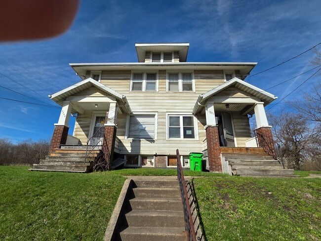 Building Photo - 1291 S Mahoning Ave