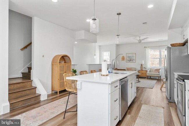 Building Photo - 308 Douglas Ave