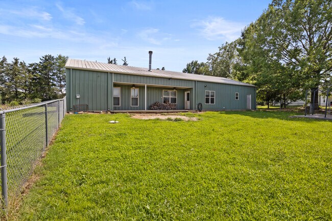 Building Photo - 256 County Rd 1450