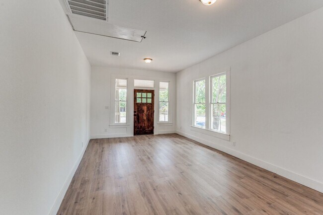 Building Photo - 1 Bedroom Duplex in Tobin Hill