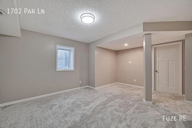 Building Photo - 1702 Par Ln