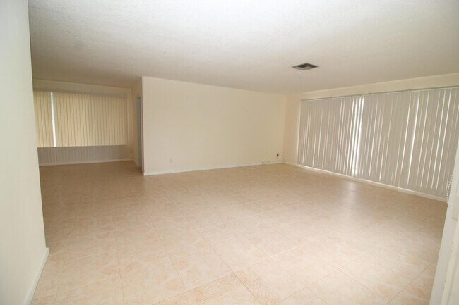 Building Photo - 4454 W Tradewinds Ave