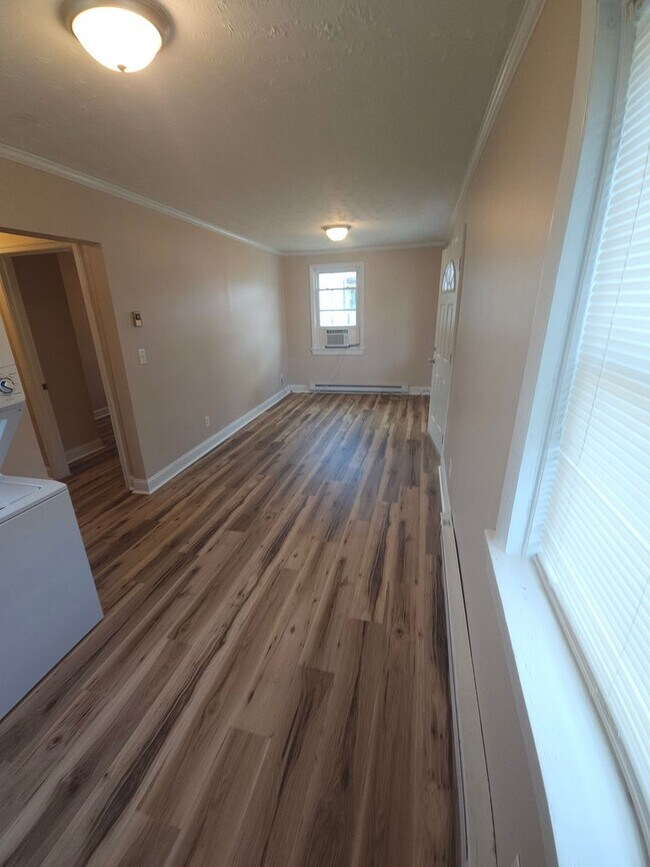 Building Photo - Newly Remodeled Cottage near downtown, walk to Kardinal Hall, Sticks & Health Food Store!