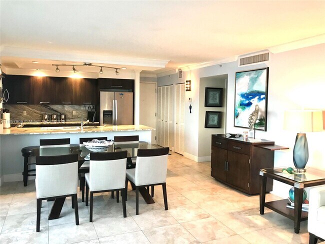 Building Photo - 6917 Collins Ave