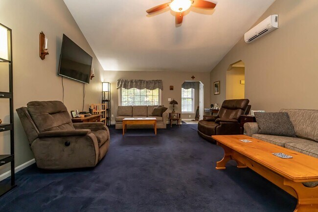 Building Photo - 24 Birchwood Rd