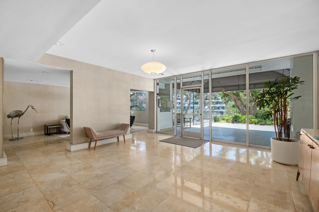 Building Photo - 17368 W Sunset Blvd