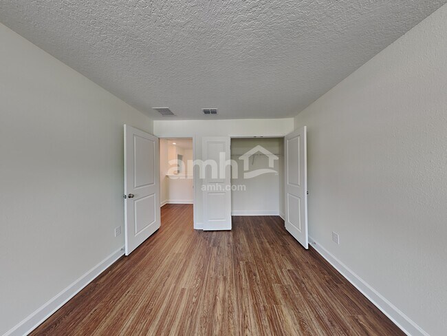 Building Photo - 5834 Hampton Creek Rd