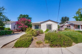 Building Photo - Bright, Clean and Cozy 2BR, 1BA Single Fam...