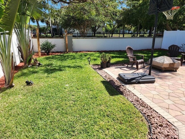 Building Photo - 3760 NW 19th St