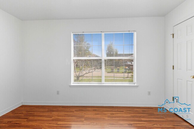 Building Photo - 10443 3rd Ave