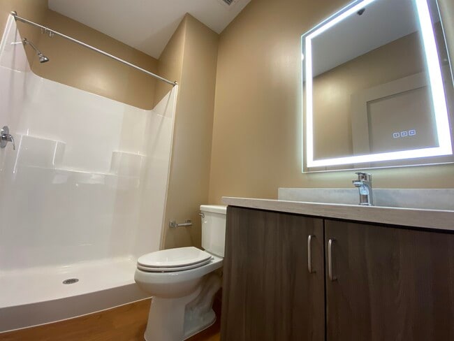 Building Photo - 83 Hanover St