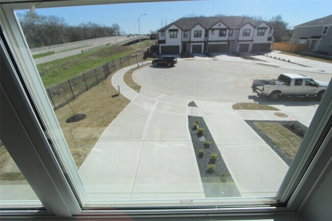 Building Photo - 27802 Western Crk Ct