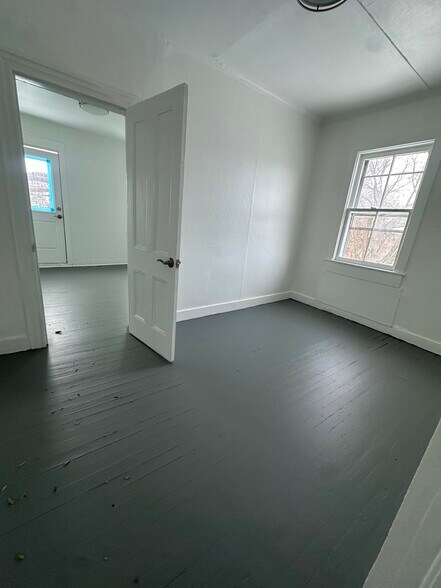 Building Photo - 9 N Water St