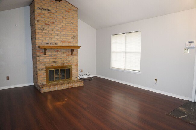 Building Photo - Southern Hills Remodeled Home