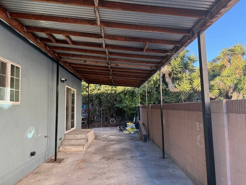 Building Photo - 1645 W 36th Pl