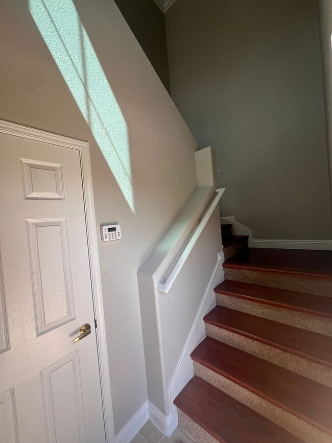 Building Photo - Gated / Mountain Views / $500 Off First Month