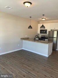 Building Photo - 376 E Main St